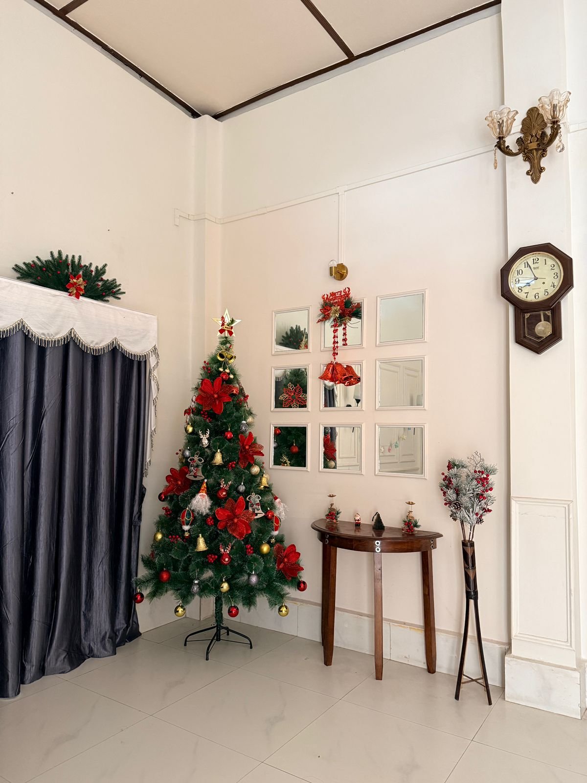 Vintage 2BHK room interior at Palm 715